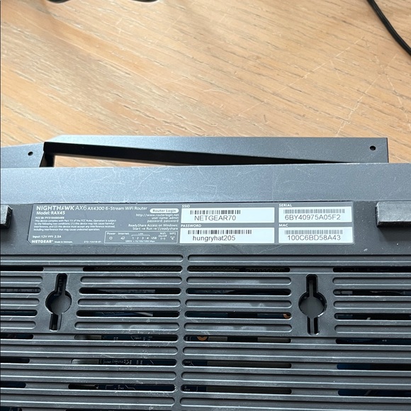 Black Wireless Router - Picture 3 of 5